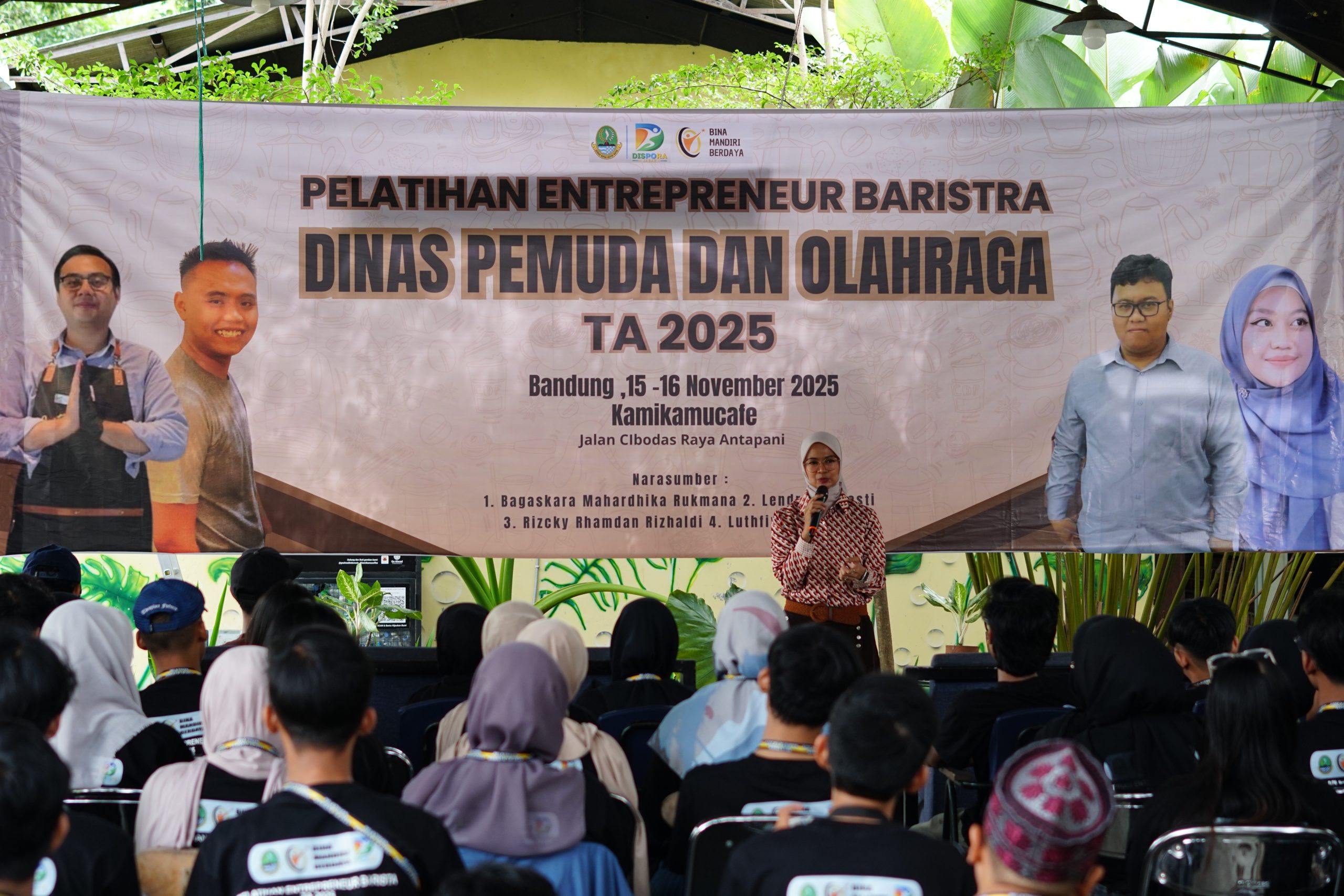 sambutan dan arahan Ibu rina Kabid Layanan Dispora Jabar